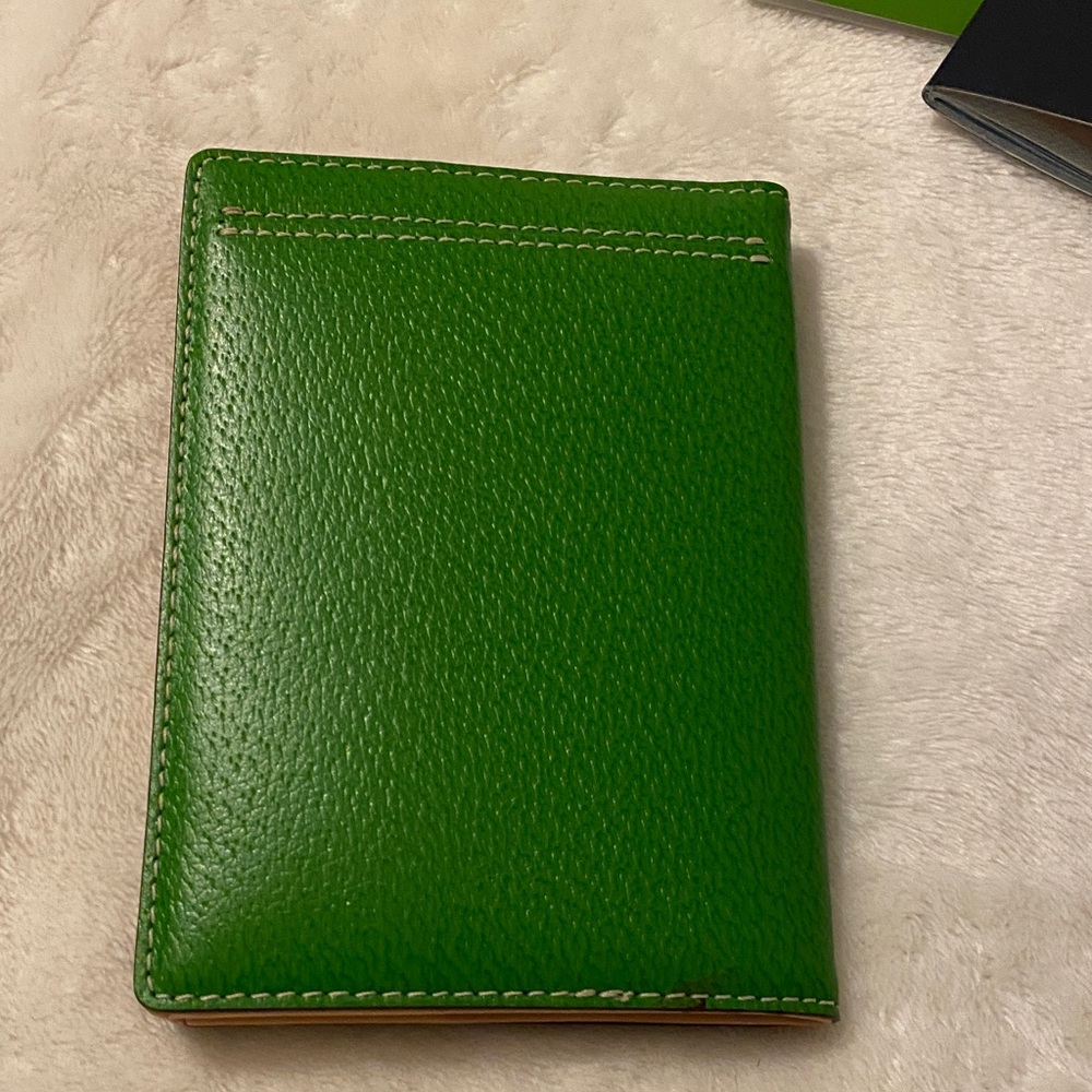 Kate Spade Vibrant Green Travel Wallet. Kate Spade New York Passport Holder. NWT - Picture 4 of 4